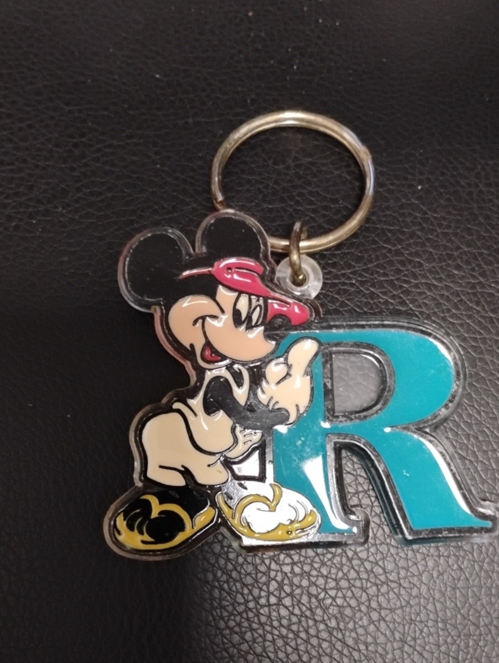 VINTAGE DISNEY MICKEY MOUSE ACRYLIC KEYCHAIN NRMINT CONDITION